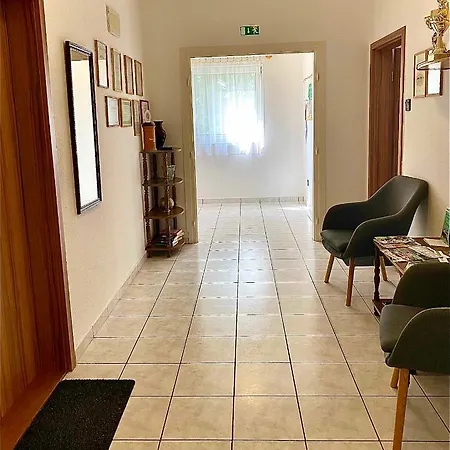 Guszti Apartment